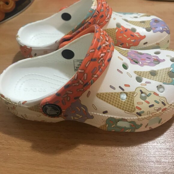 NWT Crocs Kids Girls Shoes Ice Cream Clogs, Slip On Shoes 11 12 13 - Picture 2 of 3